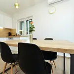 Apartman Teco Mit Pool