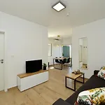 Teco Mit Pool Apartman *