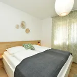 Teco Mit Pool Apartment Trogir