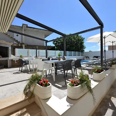 Teco Mit Pool * Trogir