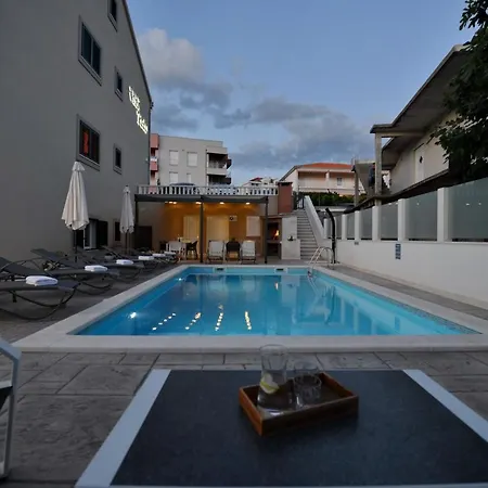 Teco Mit Pool * Trogir