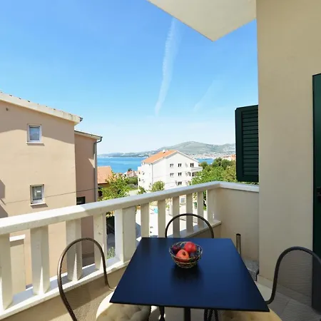 Teco Mit Pool Trogir