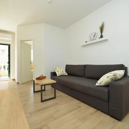 Teco Mit Pool Apartment Trogir