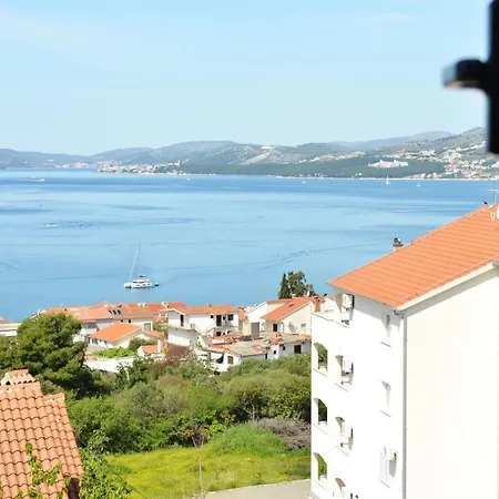 Teco Mit Pool Trogir