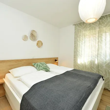 Teco Mit Pool Apartment Trogir