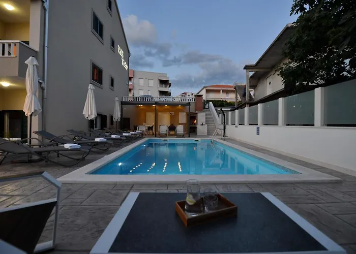 Teco Mit Pool * Trogir