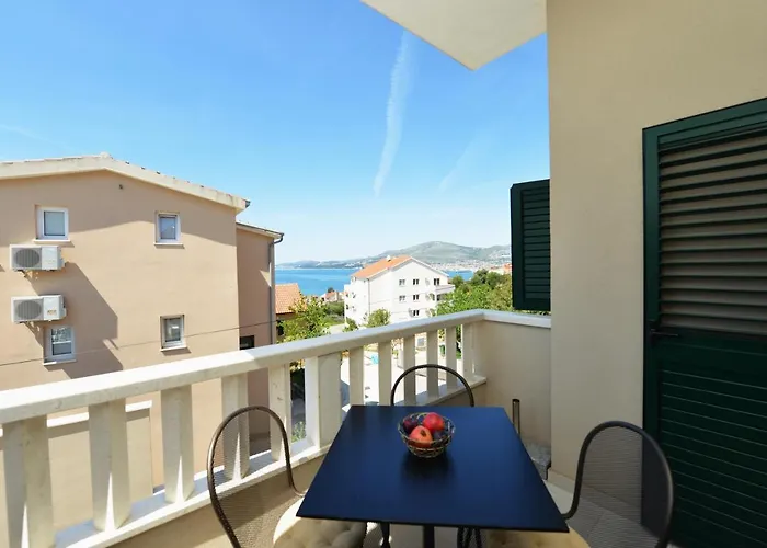 Teco Mit Pool Trogir