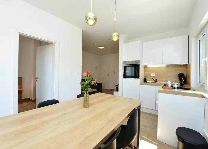 Teco Mit Pool Apartamento Trogir