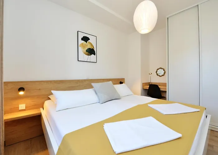 Teco Mit Pool * Trogir