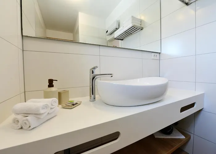 Teco Mit Pool Trogir