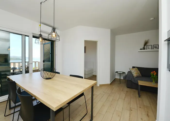 Teco Mit Pool * Trogir