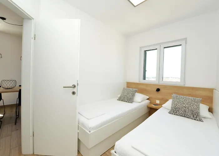 Teco Mit Pool Trogir